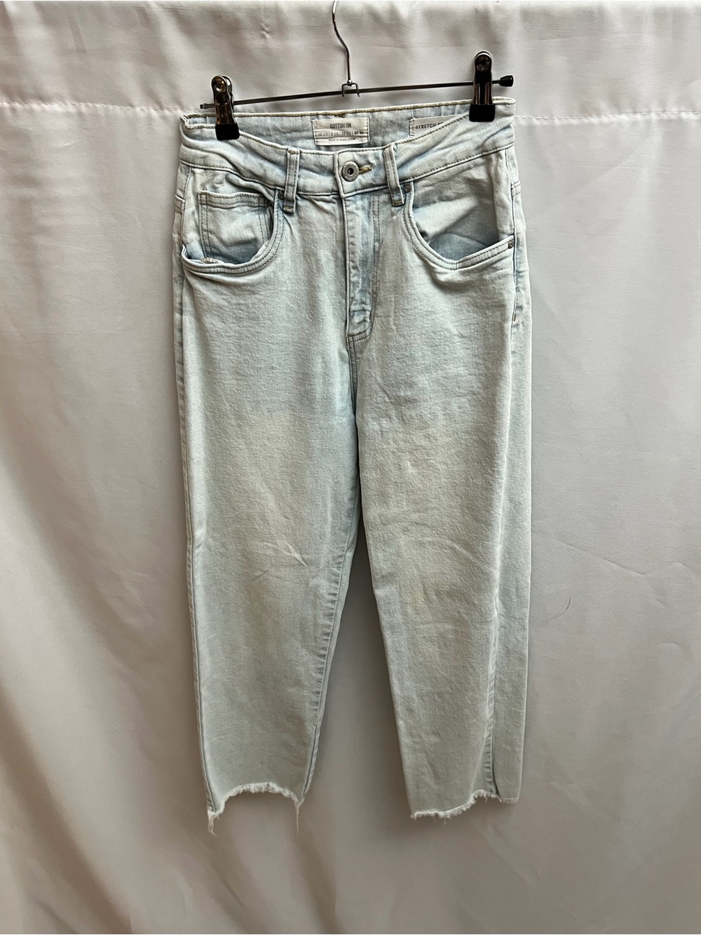 Cotton On Stretch Straight Leg Jeans Womens US 6 Light Wash Raw Hem Denim Pants